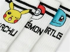 Pokemonfigurer på hvide strømper fra Name It 13243321 bright white